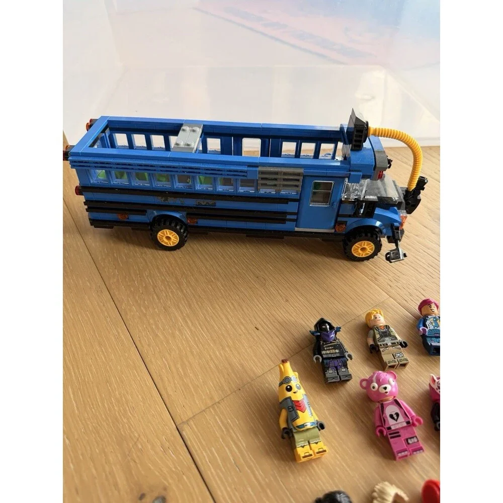 LEGO Battle Bus Fortnite Set 77073, Released 2024